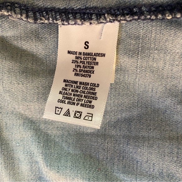 Aeropostale Distressed Denim Jacket Women’s Small Medium Wash NWT - Picture 9 of 12